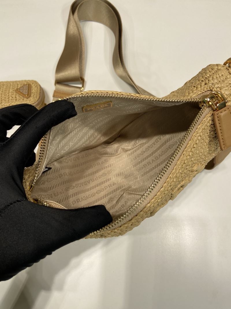 Pra*a triangle pouch